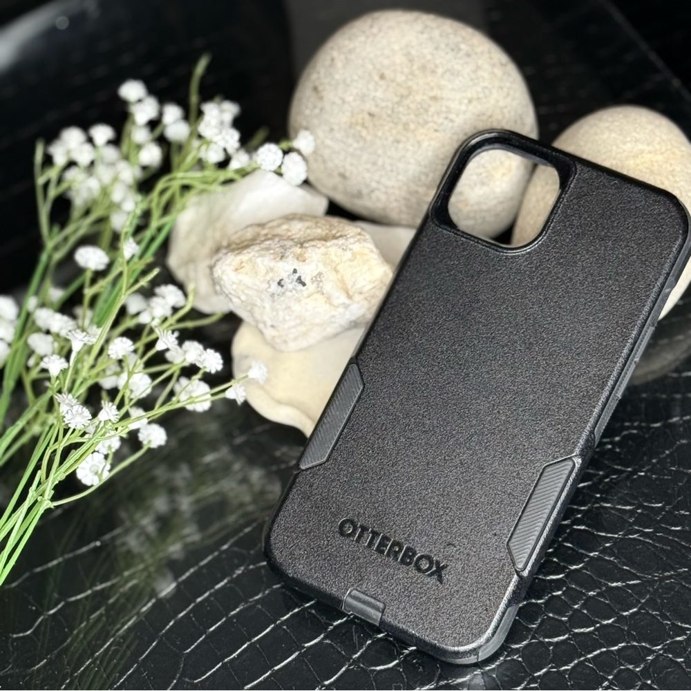 OtterBox Sleek Black Phone Case
